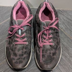 Vionic | Tourney Leopard Print Walking Shoes